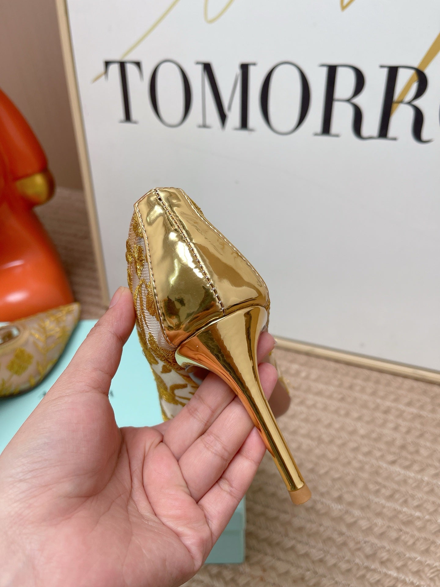 AQUAZZURA 26S HIGH HEELS IN GOLD AND BEIGE FLORAL EMBROIDERED MESH
