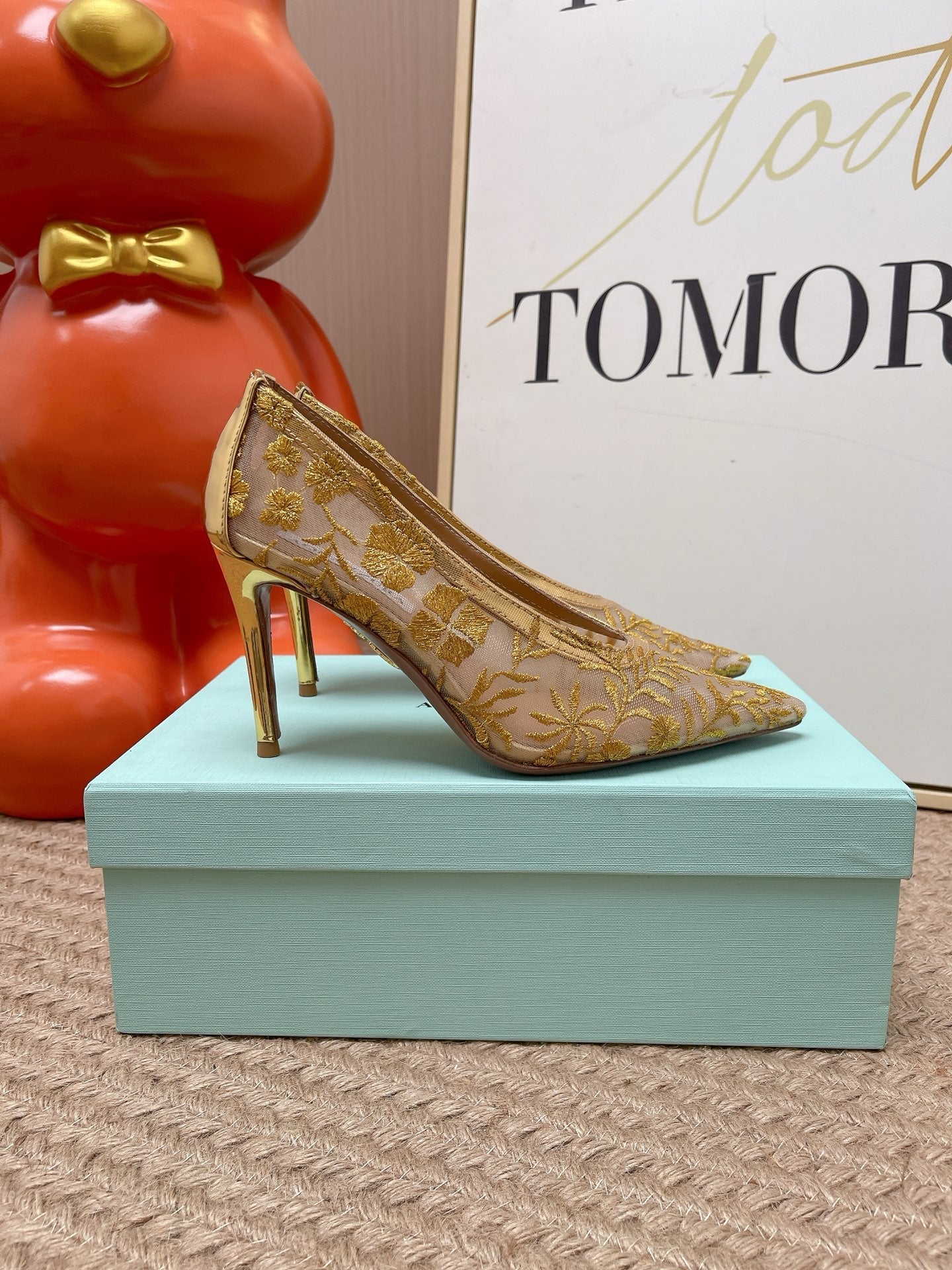 AQUAZZURA 26S HIGH HEELS IN GOLD AND BEIGE FLORAL EMBROIDERED MESH