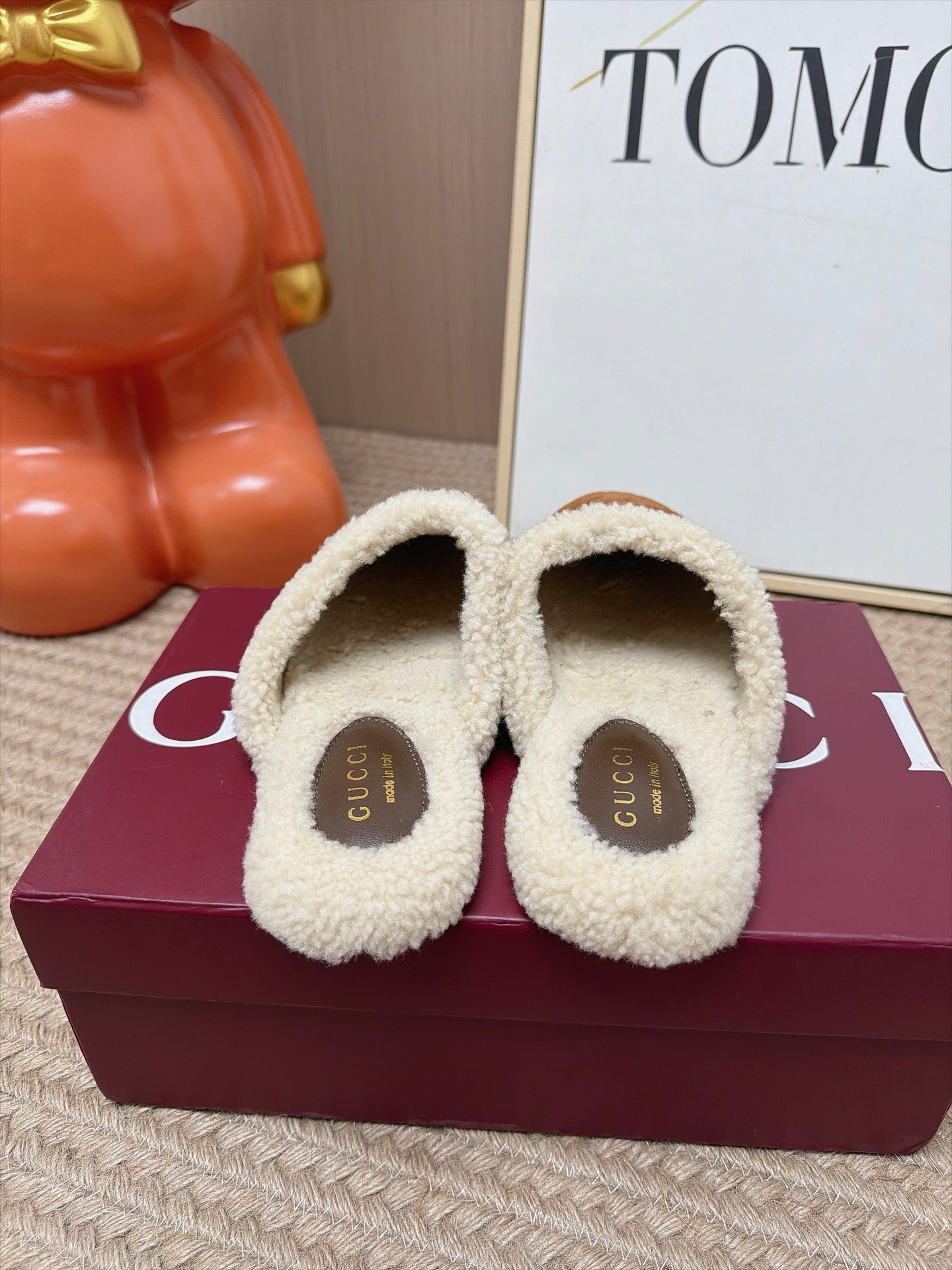 GUCCI 26S SHEARLING-LINED MULES IN BROWN SUEDE