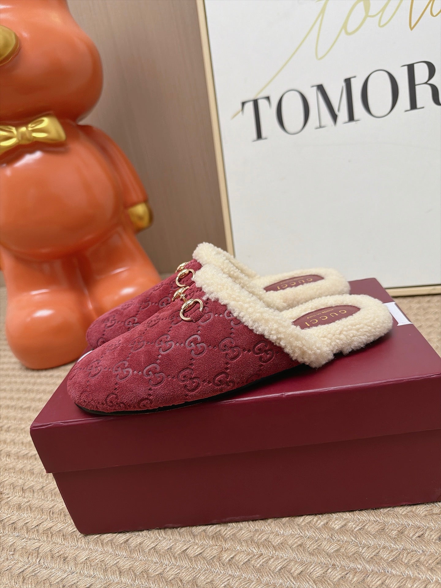 GUCCI 26S SHEARLING-LINED MULES IN DARK RED SUEDE