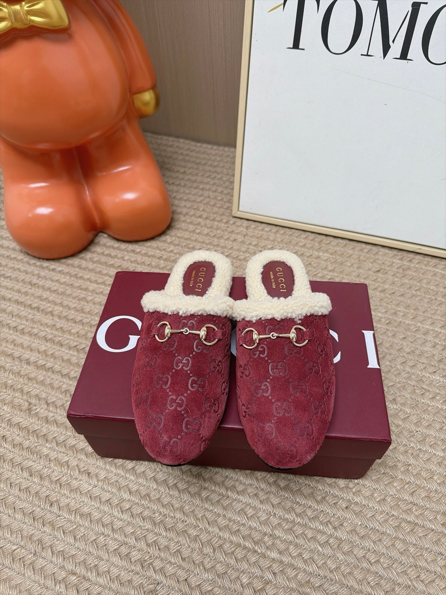 GUCCI 26S SHEARLING-LINED MULES IN DARK RED SUEDE