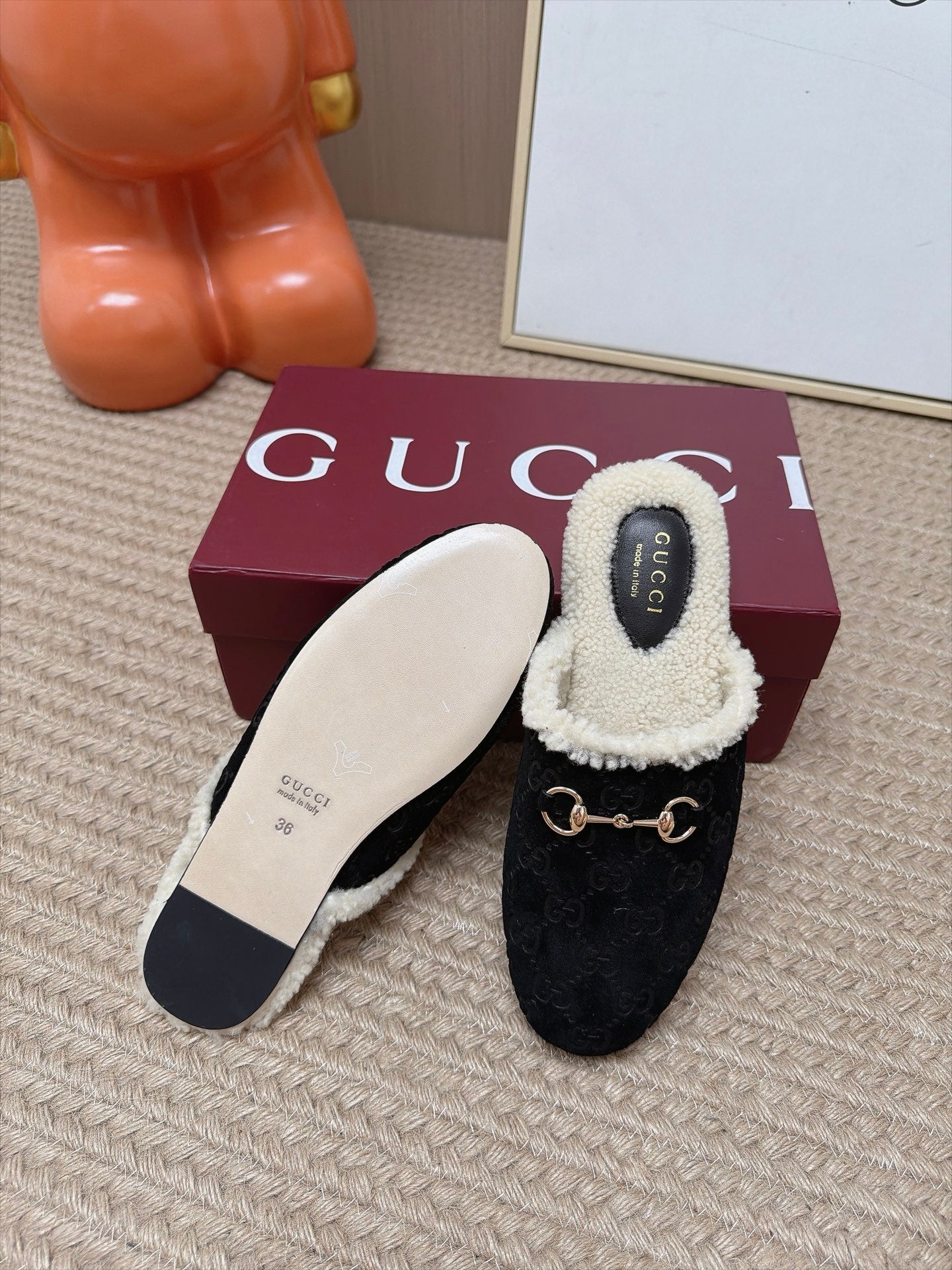 GUCCI 26S SHEARLING-LINED MULES IN BLACK SUEDE