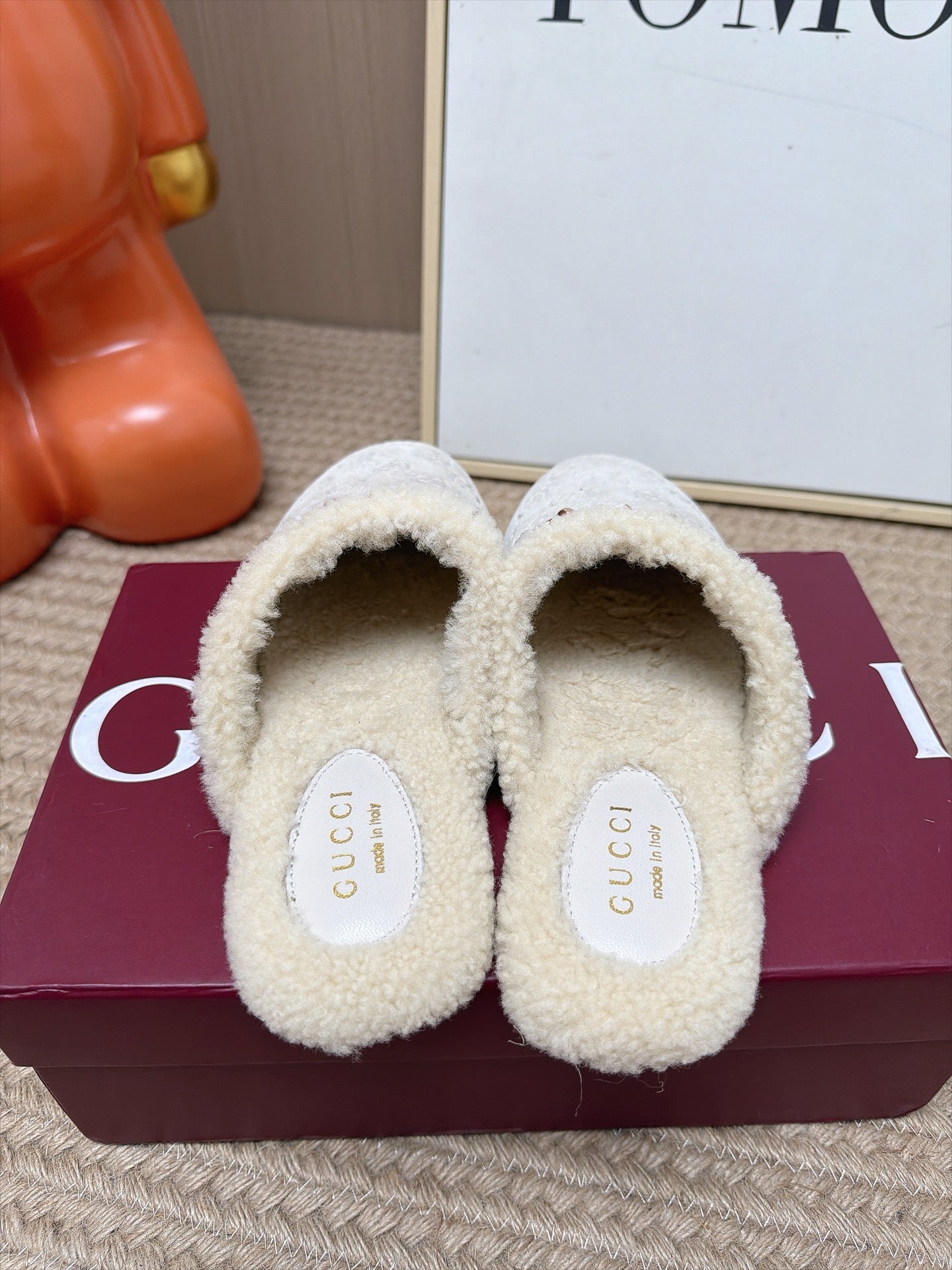 GUCCI 26S SHEARLING-LINED MULES IN OFF WHITE SUEDE
