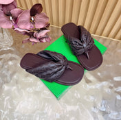 BOTTEGA VENETA 26S THONG SANDALS IN DARK BROWN LAMBSKIN