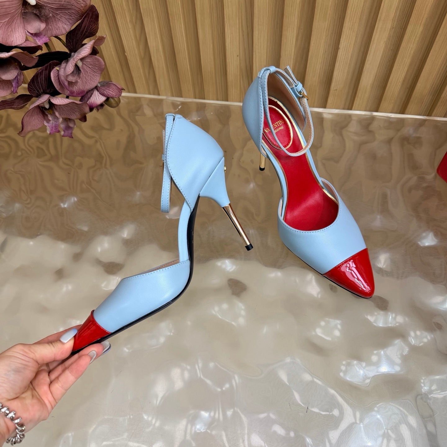 VALENTINO 26S ANKLE-STRA PUMPS 100 MM IN LIGHT BLUE AND RED CALFSKIN