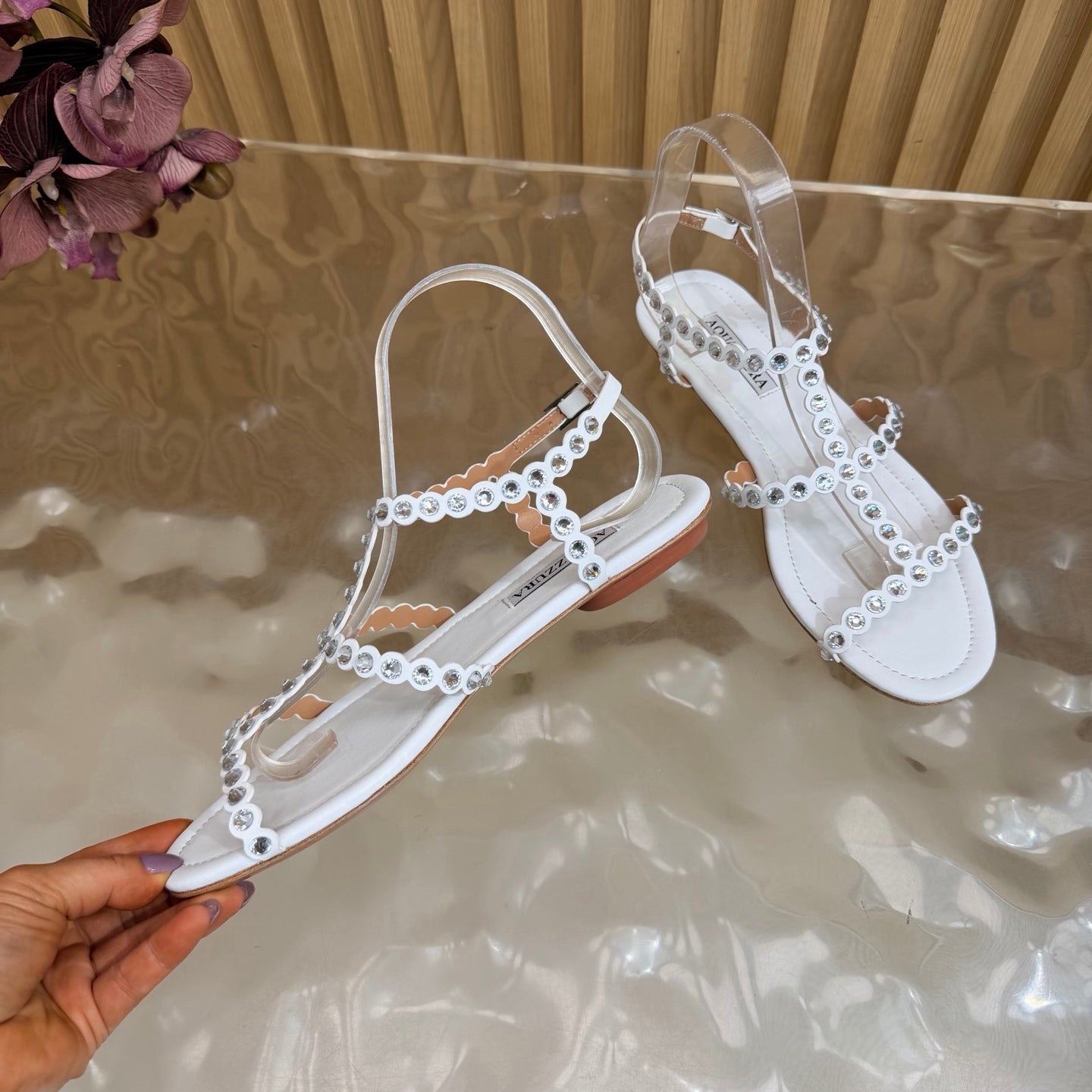 AQUAZZURA 26S FLAT SANDALS IN WHITE CALFKSIN CRYSTAL EMBELLISHED