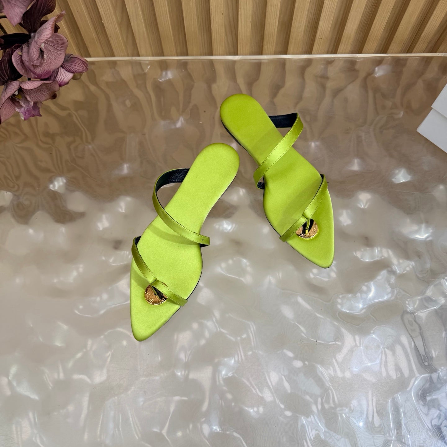 YSL 26S THONG SANDALS IN GREEN FABRIC