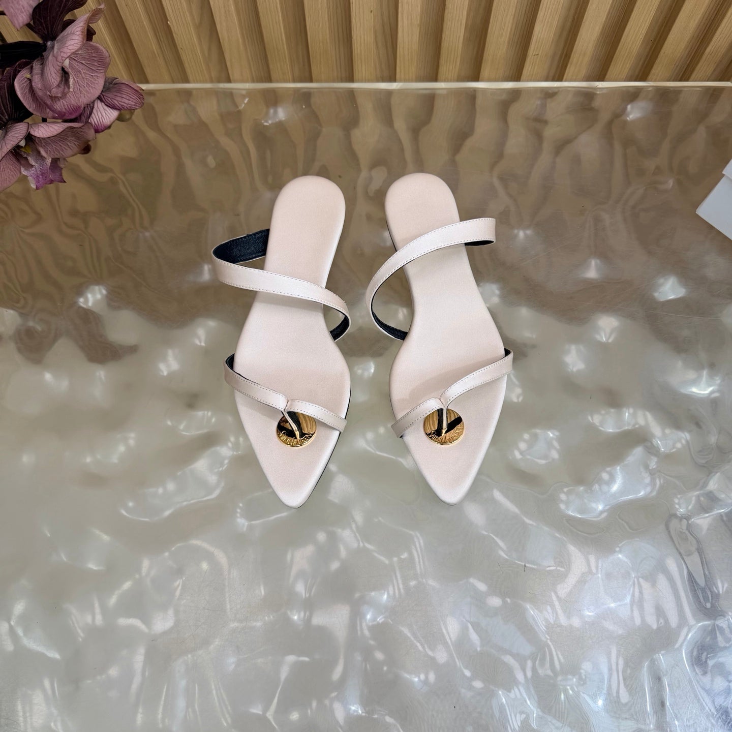 YSL 26S THONG SANDALS IN CREAM CALFSKIN WITH GOLD TONE LOGO EMBELLISHMENT