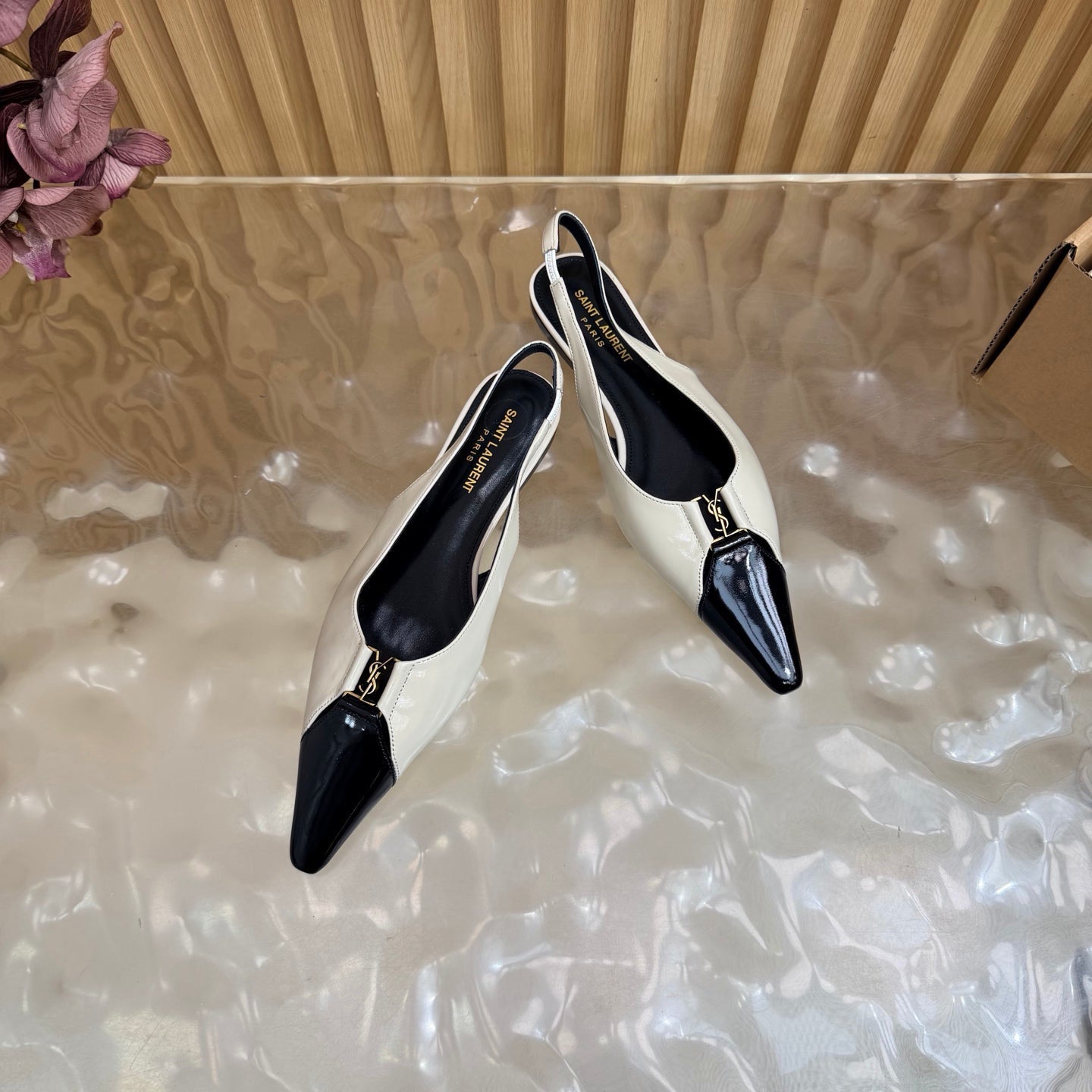 YSL 26S SLINGBACK FLATS IN BLACK AND WHITE CALFSKIN