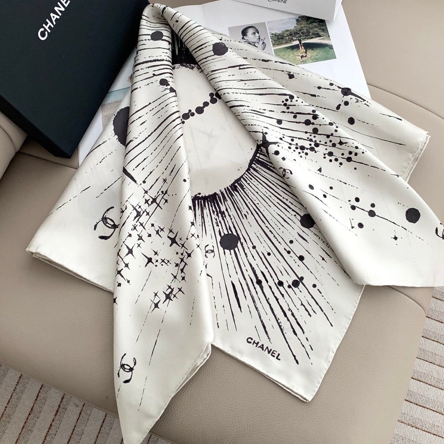 CHANEL 26S SCARF 90 IN SILK 311795