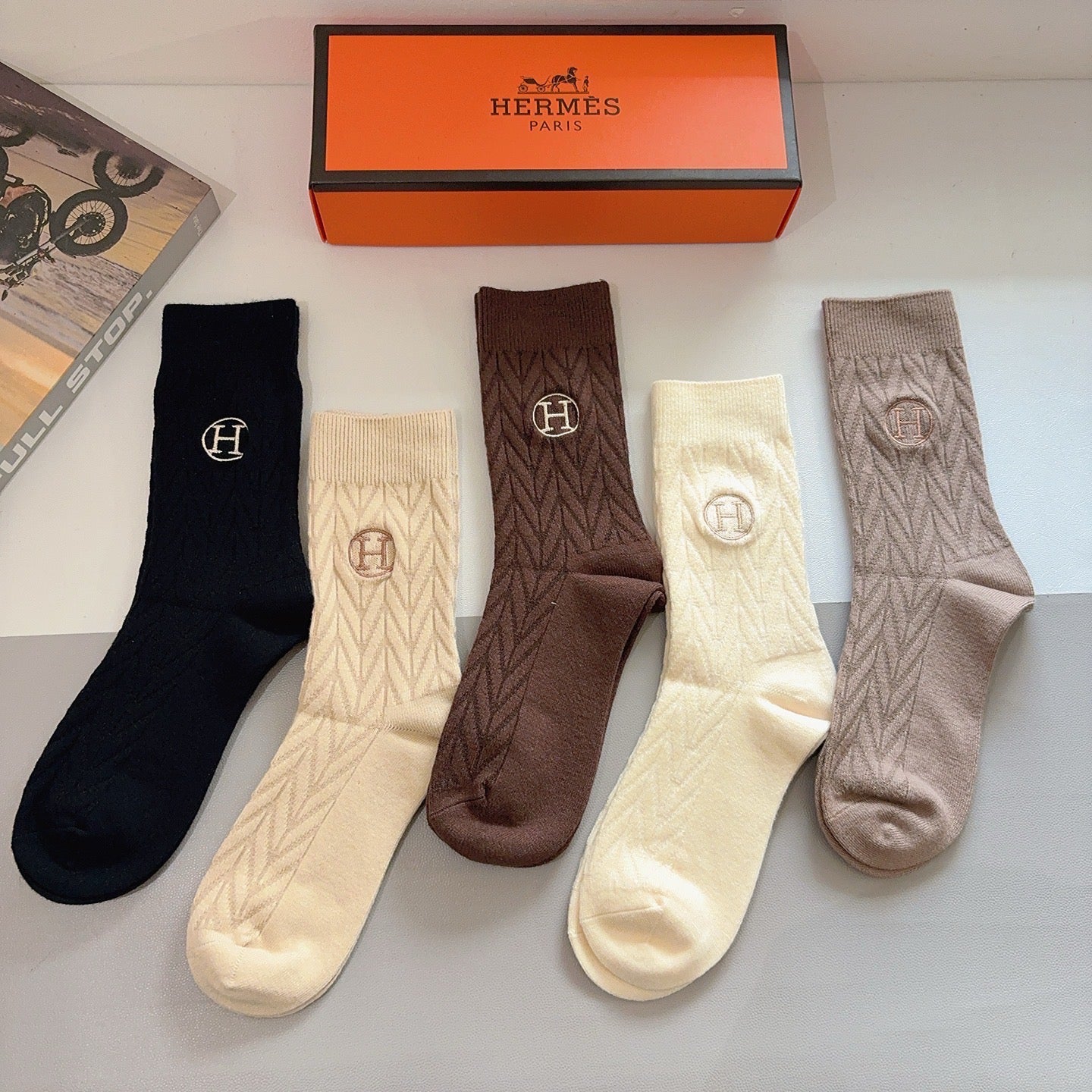 HERMES 26S CREW SOCKS 405335 (1 BOX)