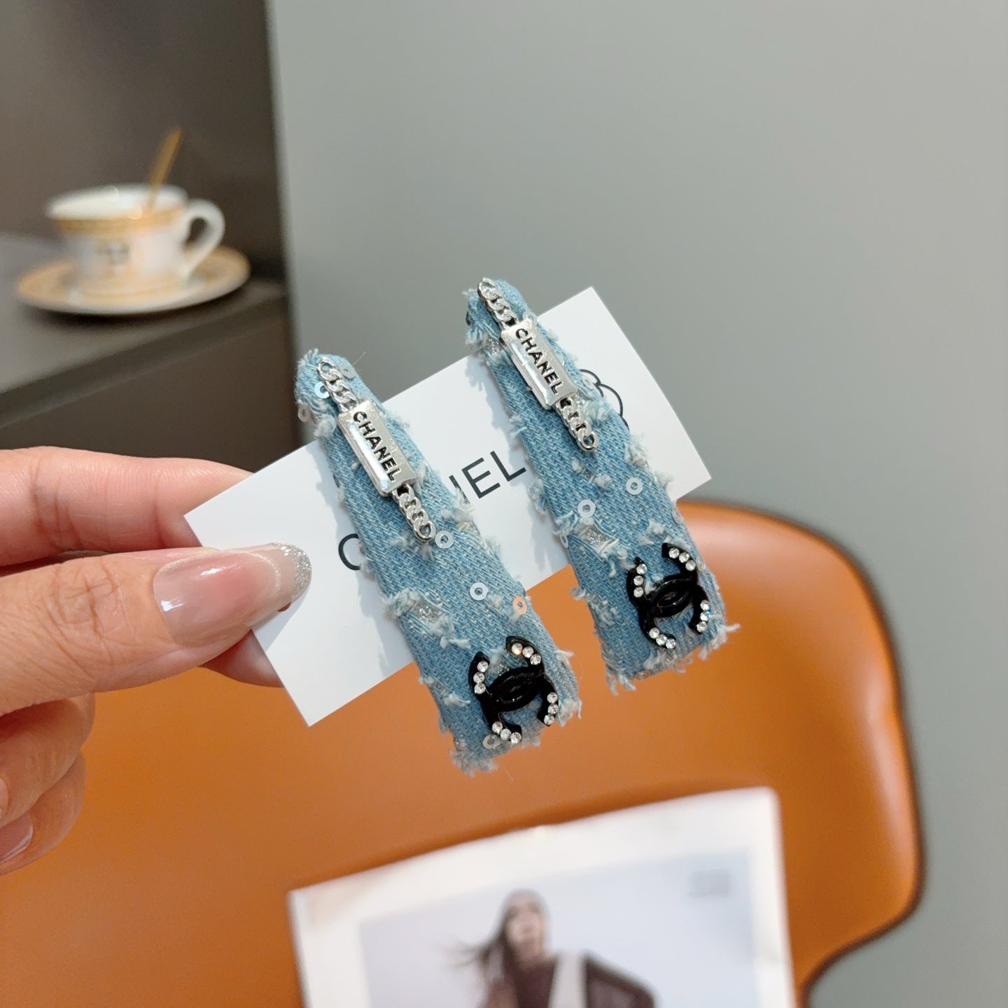 CHANEL 26S HAIR CLIP IN LIGHT BLUE DENIM 505293