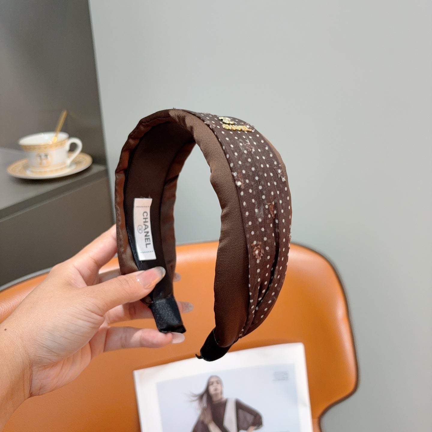 CHANEL 26S HEADBAND IN WHITE AND BLACK SILK 505294