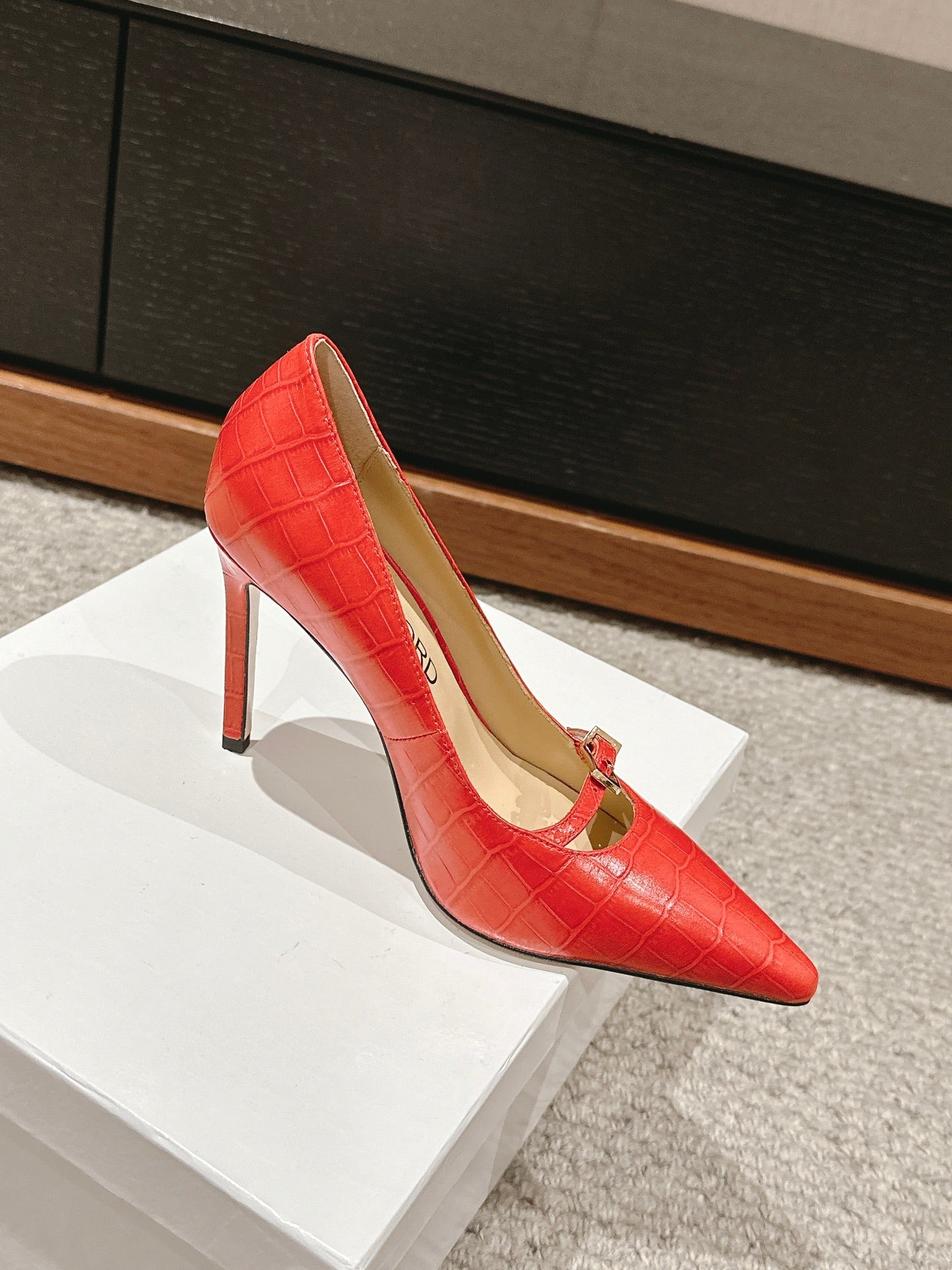 HIGH HEEL 10 CM IN CHERRY RED CROCODILE LEATHER