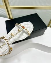 SANDALS PEARL CHAIN IN WHITE COWHIDE