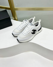 SNEAKER IN WHITE SUEDE AND BREATHABLE MESH