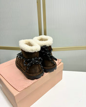 LACE-UP ANKLE BOOTS IN CHOCOLATE SUEDE AND FLEECE LINING