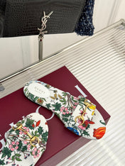 SLIDE SANDALS IN WHITE FABRIC FLORAL AND LEAF PRINT