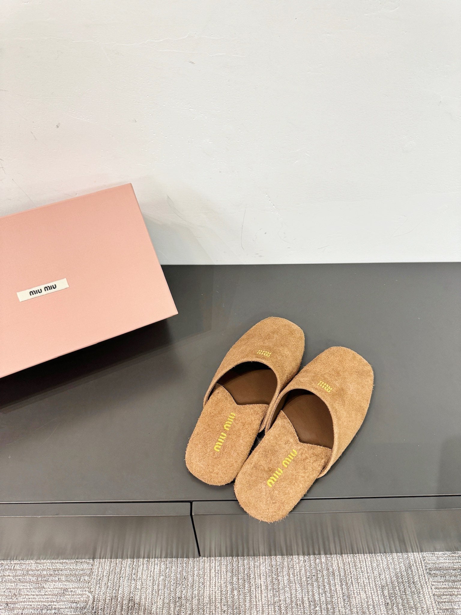 MIUMIU 26S MULE LOAFERS IN CARAMEL BROWN SUEDE LOGO