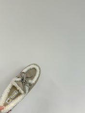 LACE-UP LOAFERS IN BEIGE SUEDE AND WHITE FLEECE LINING