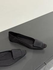 BALLERINA FLATS IN BLACK SATIN