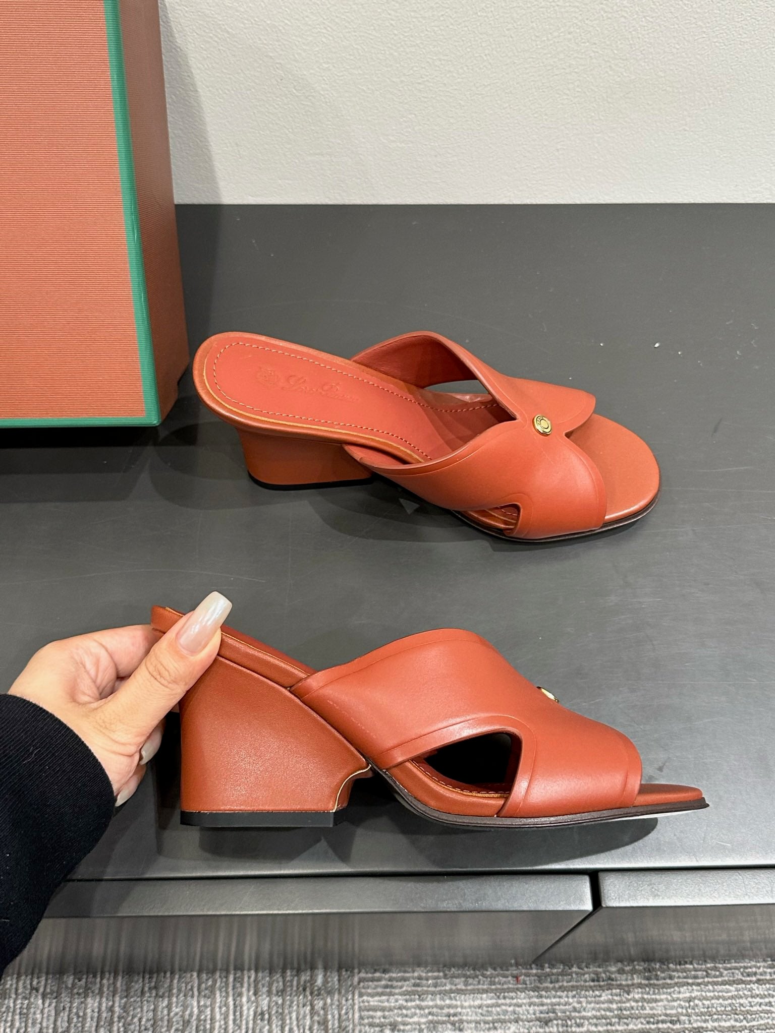 LP HIGH HEELS 25S IN RUST ORANGE LAMBSKIN