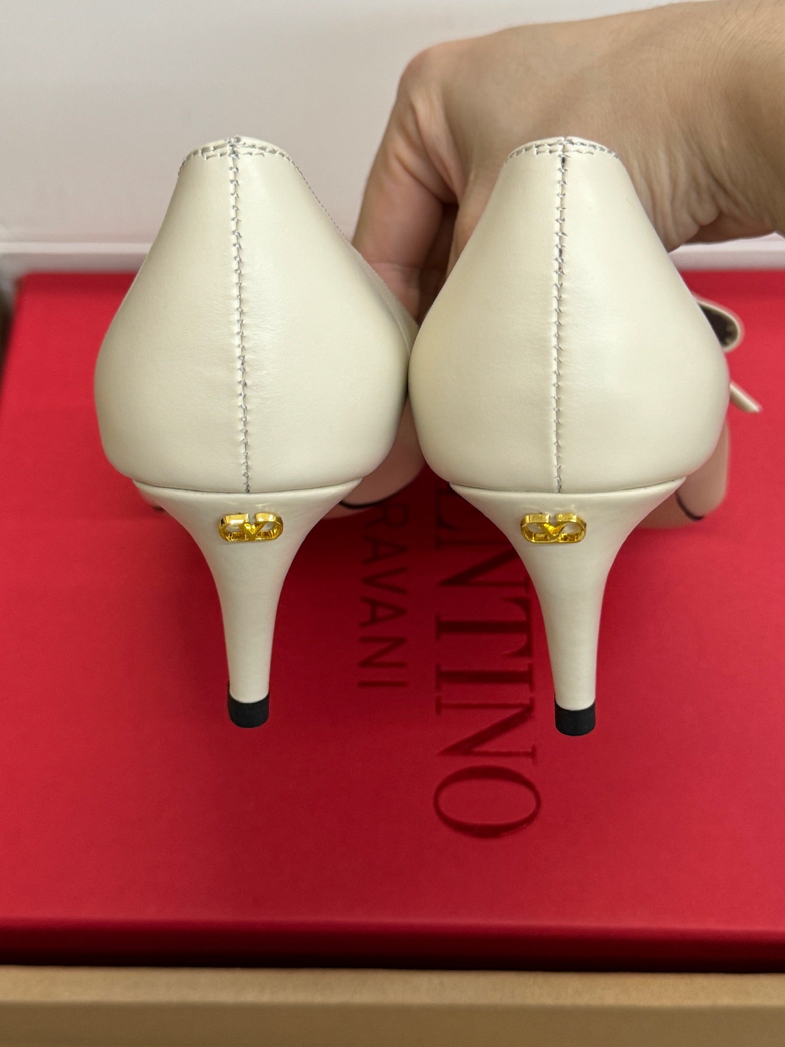 VALENTINO 26S HIGH HEEL SHOES IN OFF-WHITE CALFSKIN WITH BOW