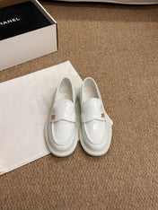 CHANEL 26S LOAFERS IN WHITE PATENT CALFSKIN CC LOGO