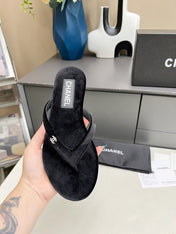 THONG SLIPPERS IN BLACK VELVET