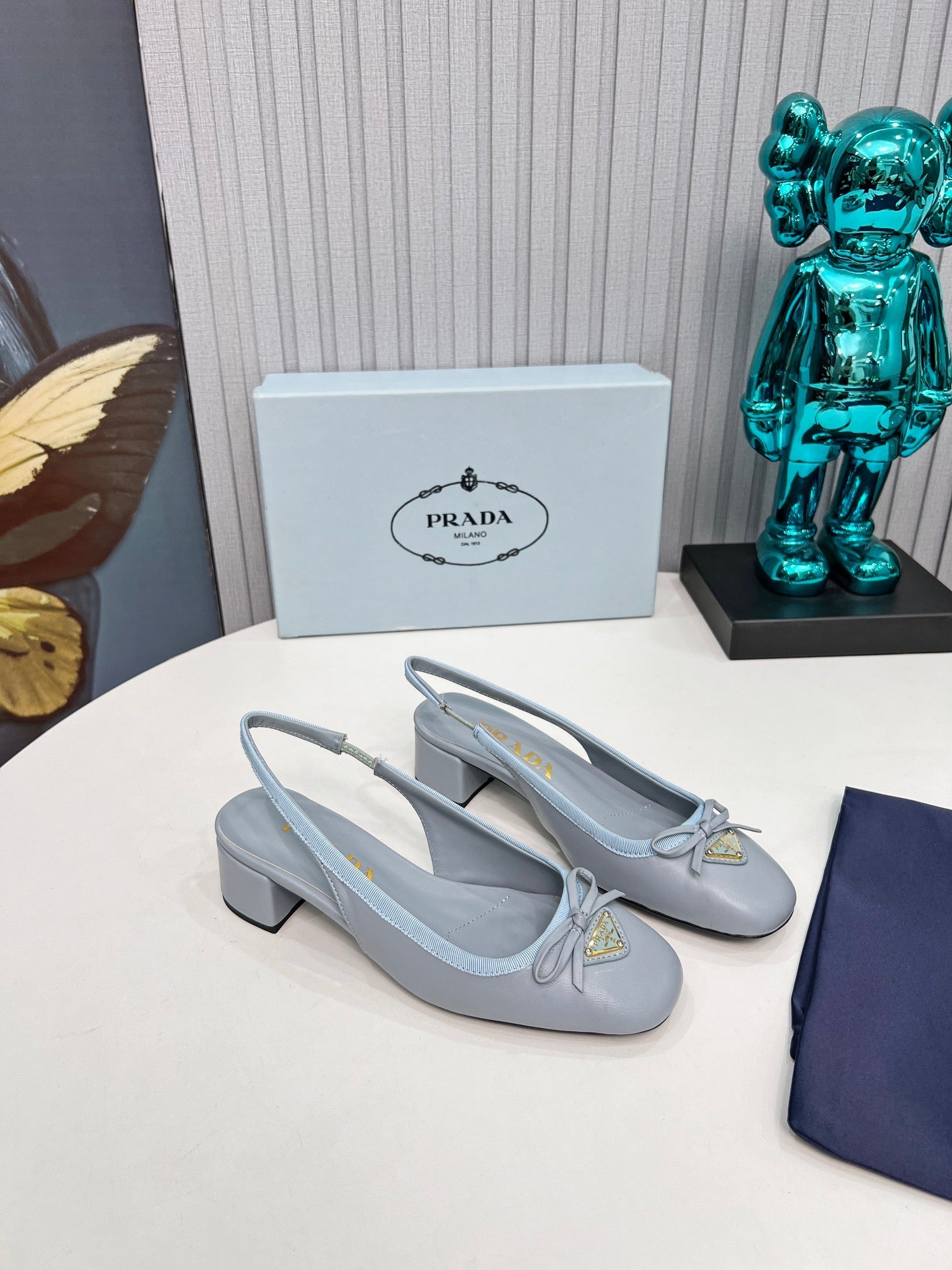 PRADA 26S ROUND TOE SLINGBACK PUMPS 40MM IN LIGHT BLUE CALFSKIN WITH BOW