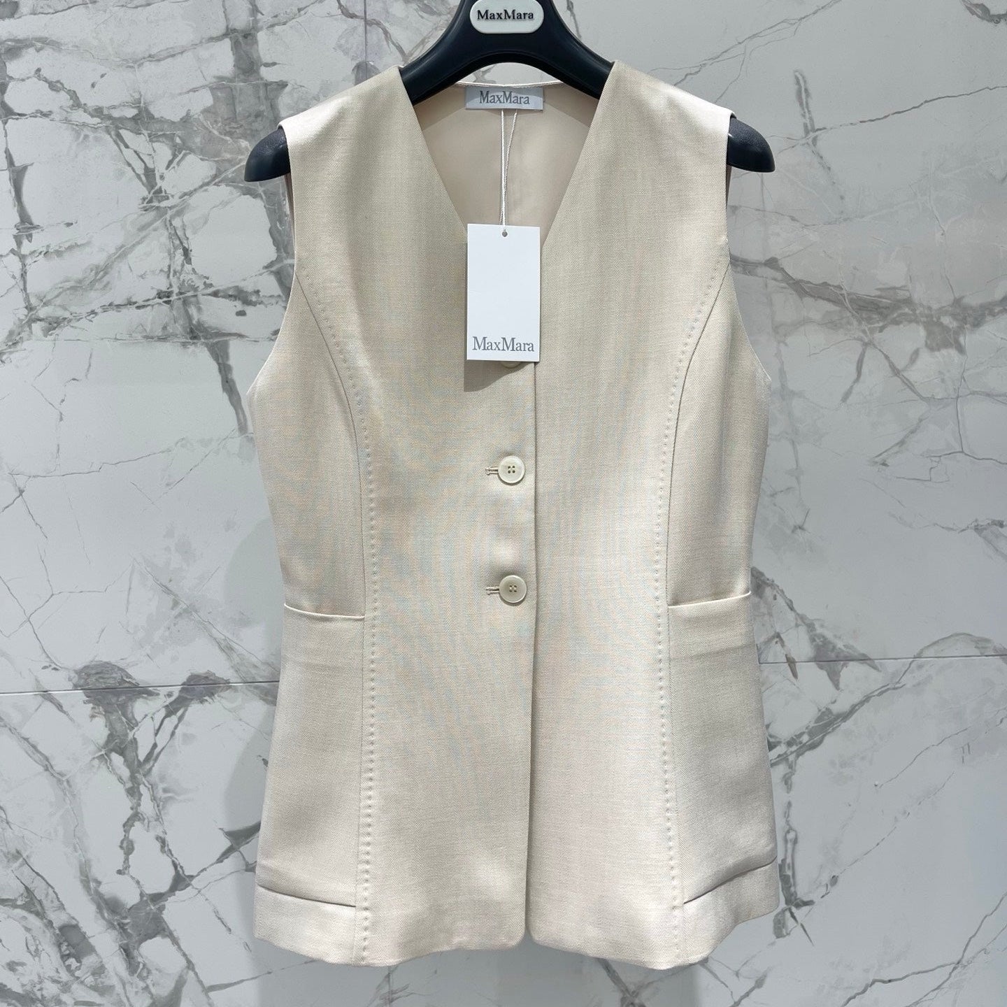 MAXMARA 26S SLEEVELESS V-NECK VEST 255