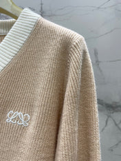 LOEWE 26S V-NECK KNITTED SWEATER 554