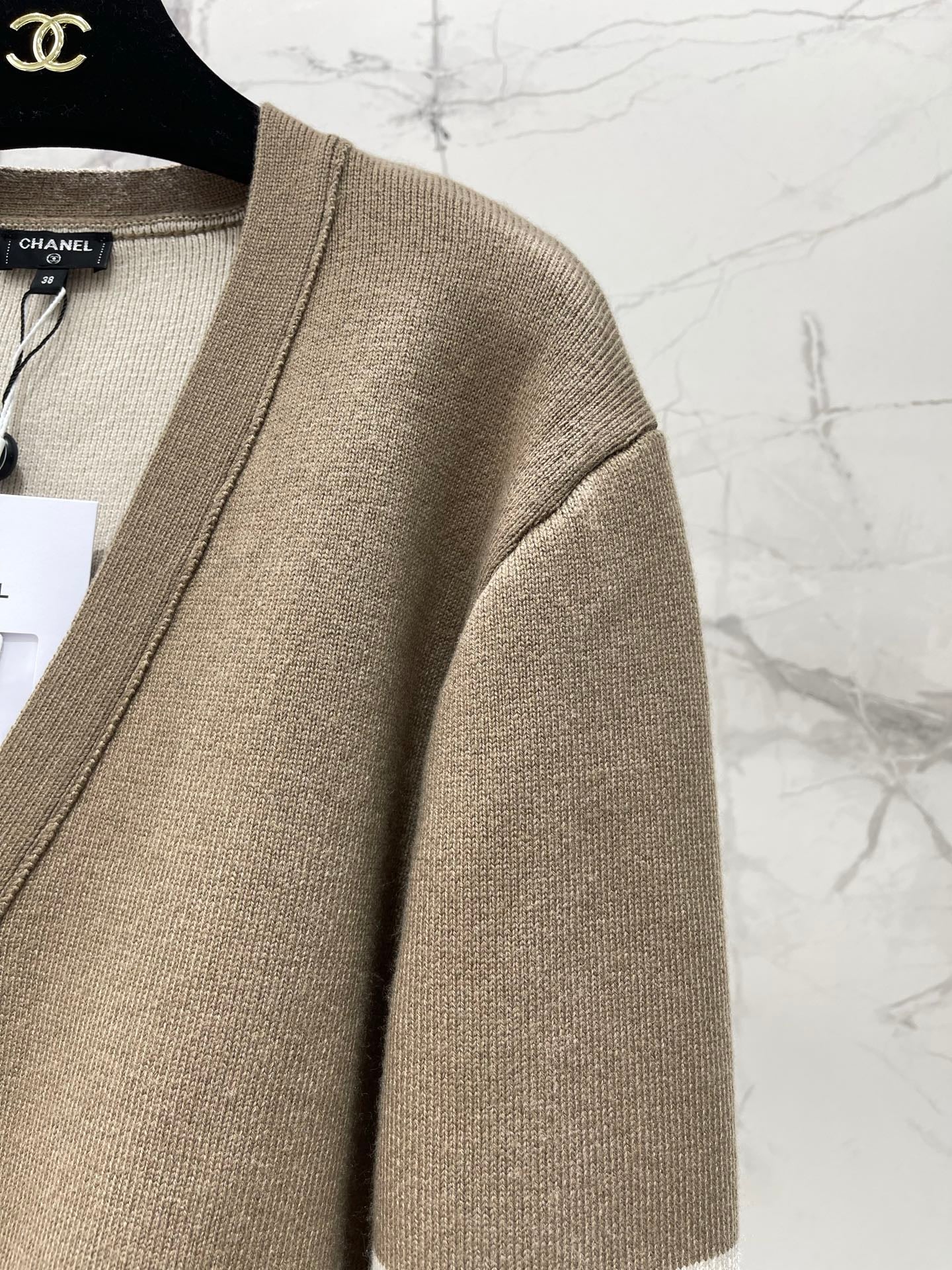 CHANEL 26S V-NECK CARDIGAN 1547