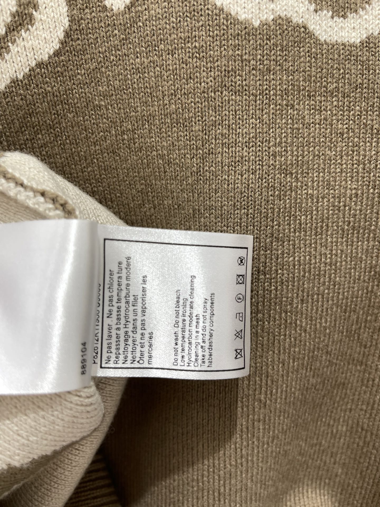 CHANEL 26S V-NECK CARDIGAN 1547