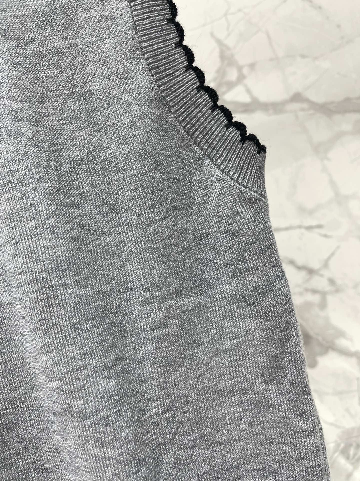 MIUMIU 26S SLEEVELESS KNIT TOP 1435
