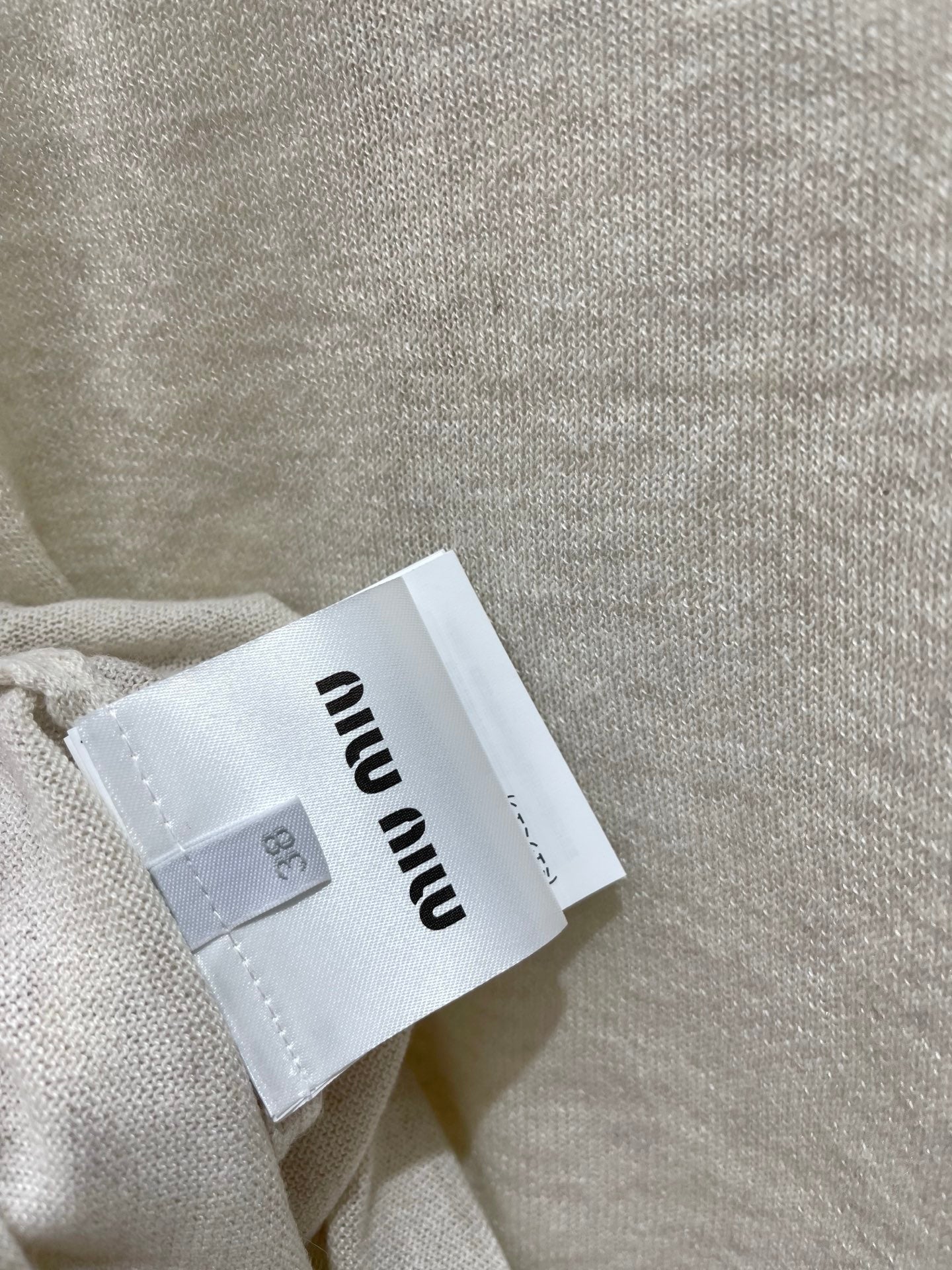 MIUMIU 26S V-NECK BUTTONED LONG-SLEEVE KNIT TOP 1432