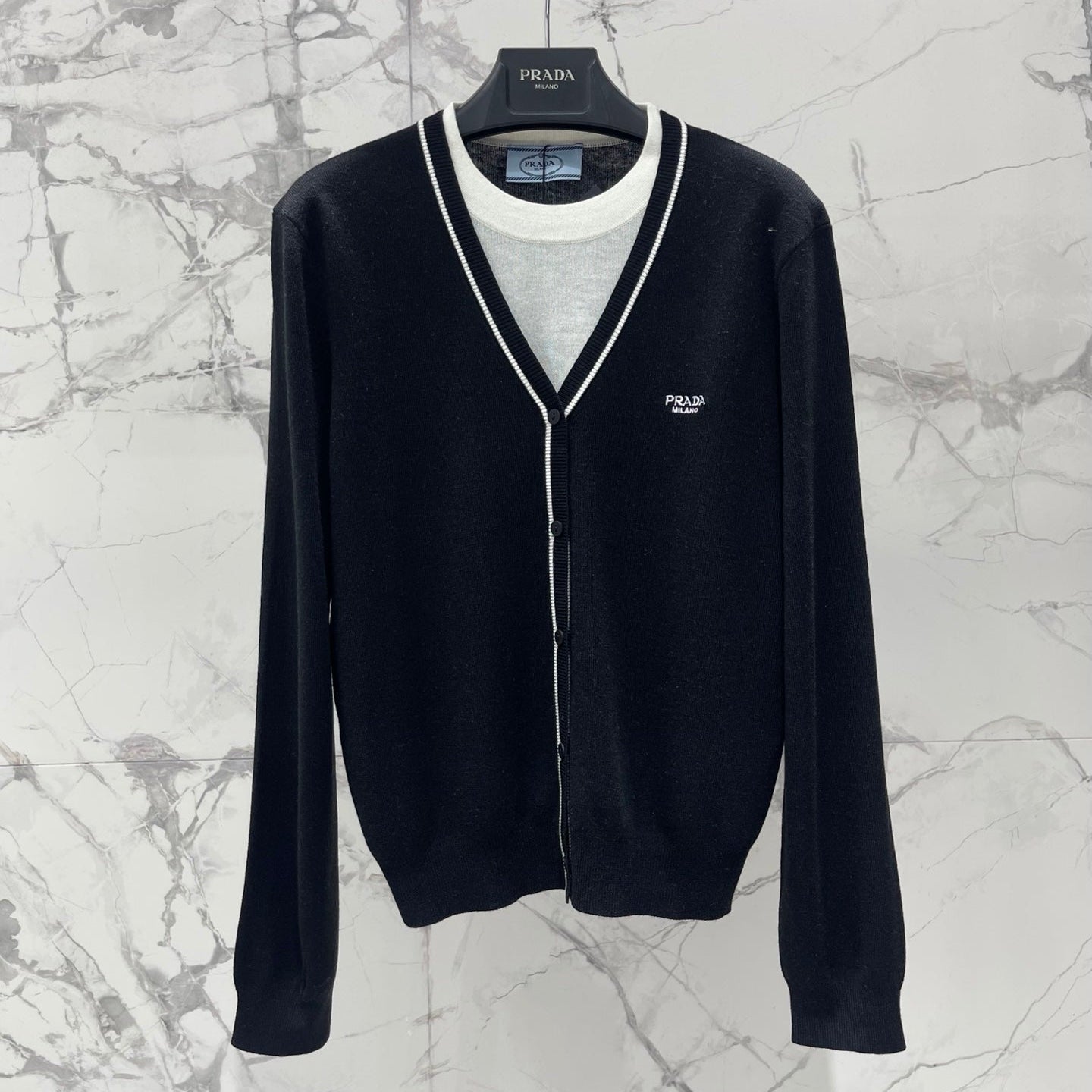 PRADA 26S V-NECK KNIT CARDIGAN 1237