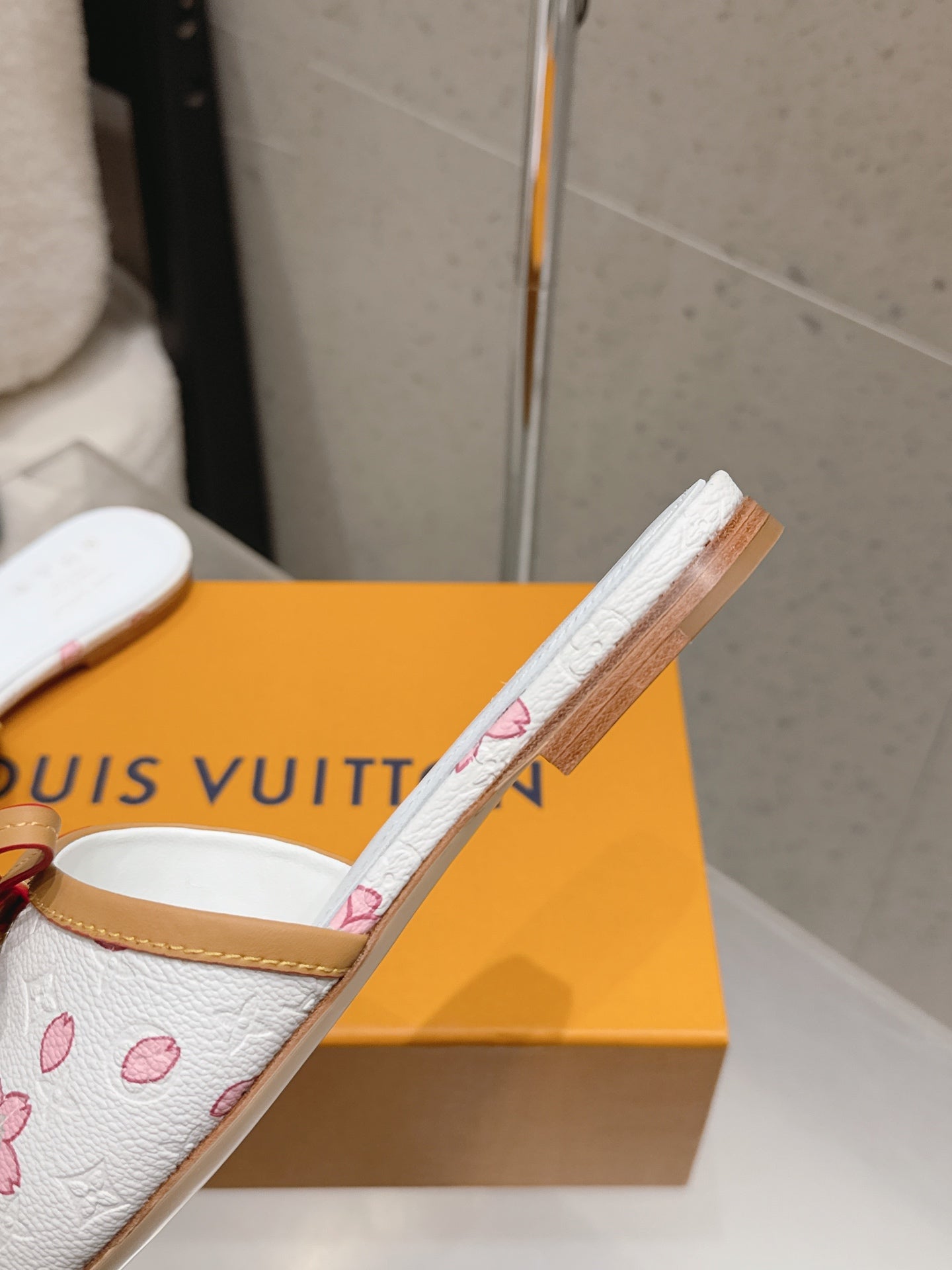 LV 26S FLAT SLIDES IN WHITE CANVAS WITH PINK BLOSSOM PRINT
