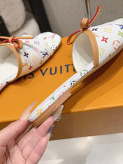 LV 26S FLAT MULE SANDALS IN WHITE MULTICOLOR MONOGRAM CANVAS WITH CALFSKIN BOW