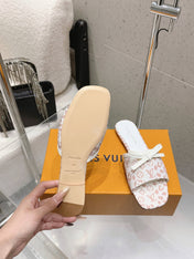 LV 26S FLAT MULE SANDALS IN WHITE PINK MONOGRAM CANVAS WITH CALFSKIN BOW