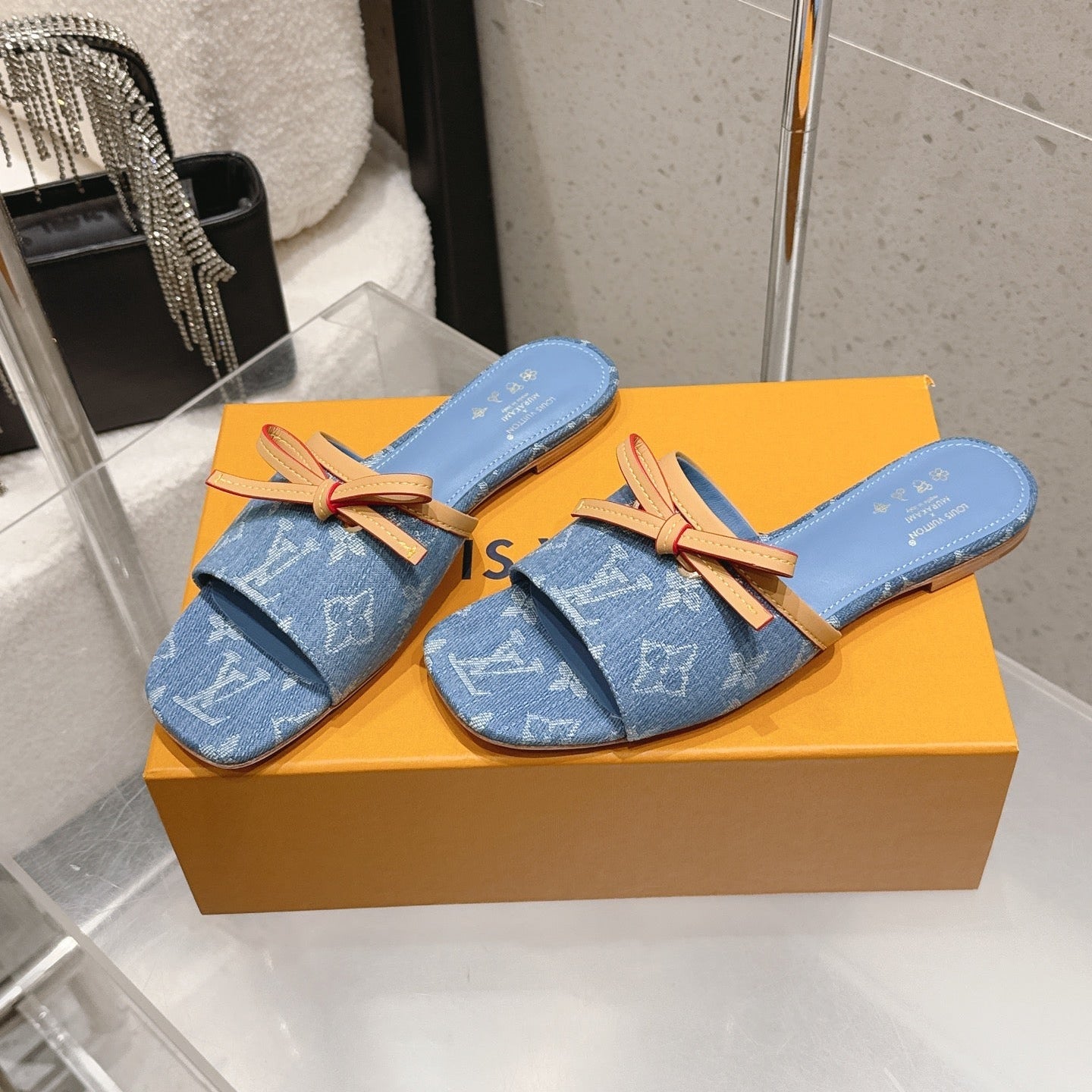 LV 26S FLAT MULE SANDALS IN LIGHT BLUE MONOGRAM DENIM WITH CALFSKIN BOW