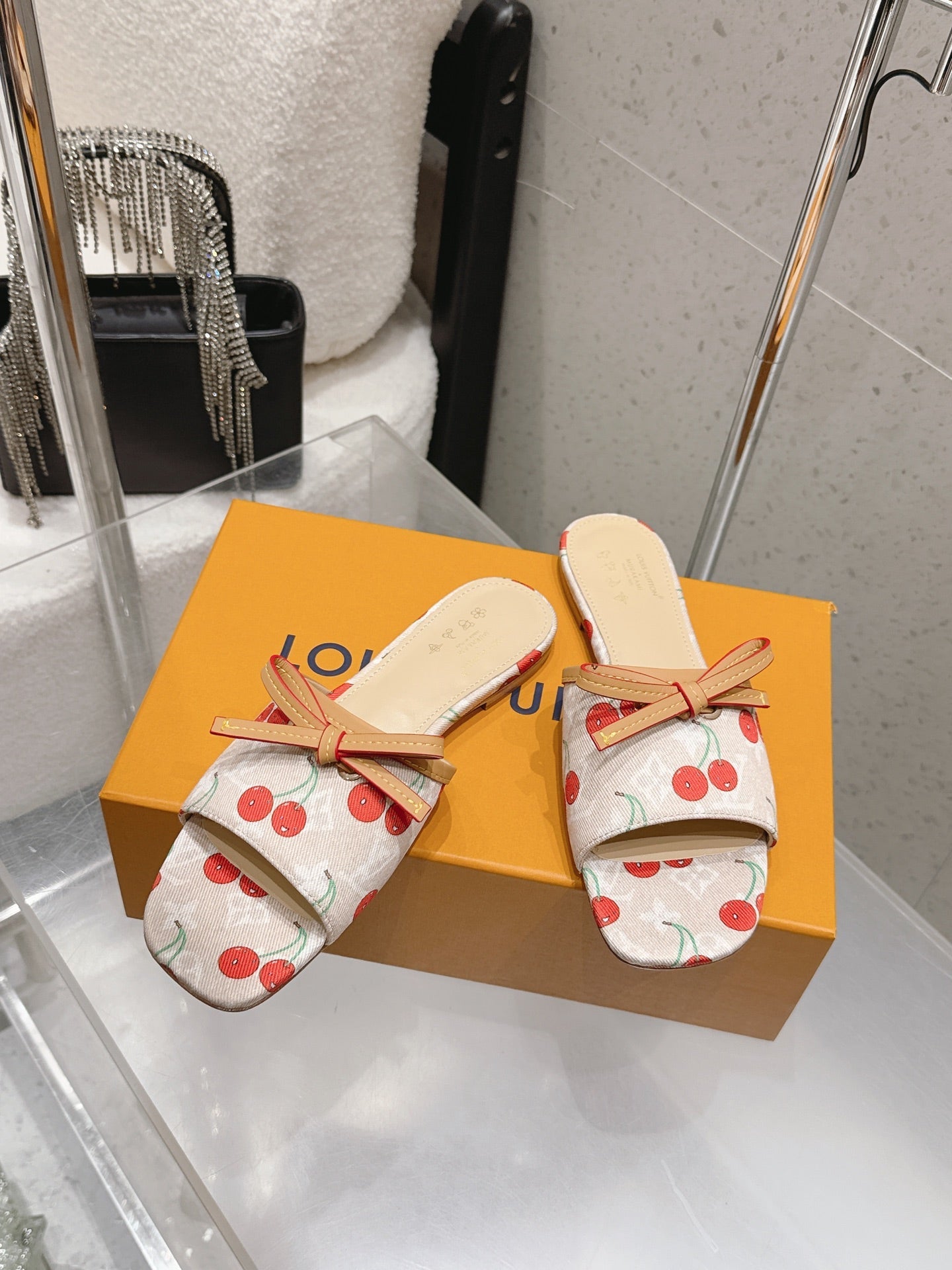 LV 26S FLAT MULE SANDALS IN BEIGE MONOGRAM DENIM WITH CHERRY PRINT