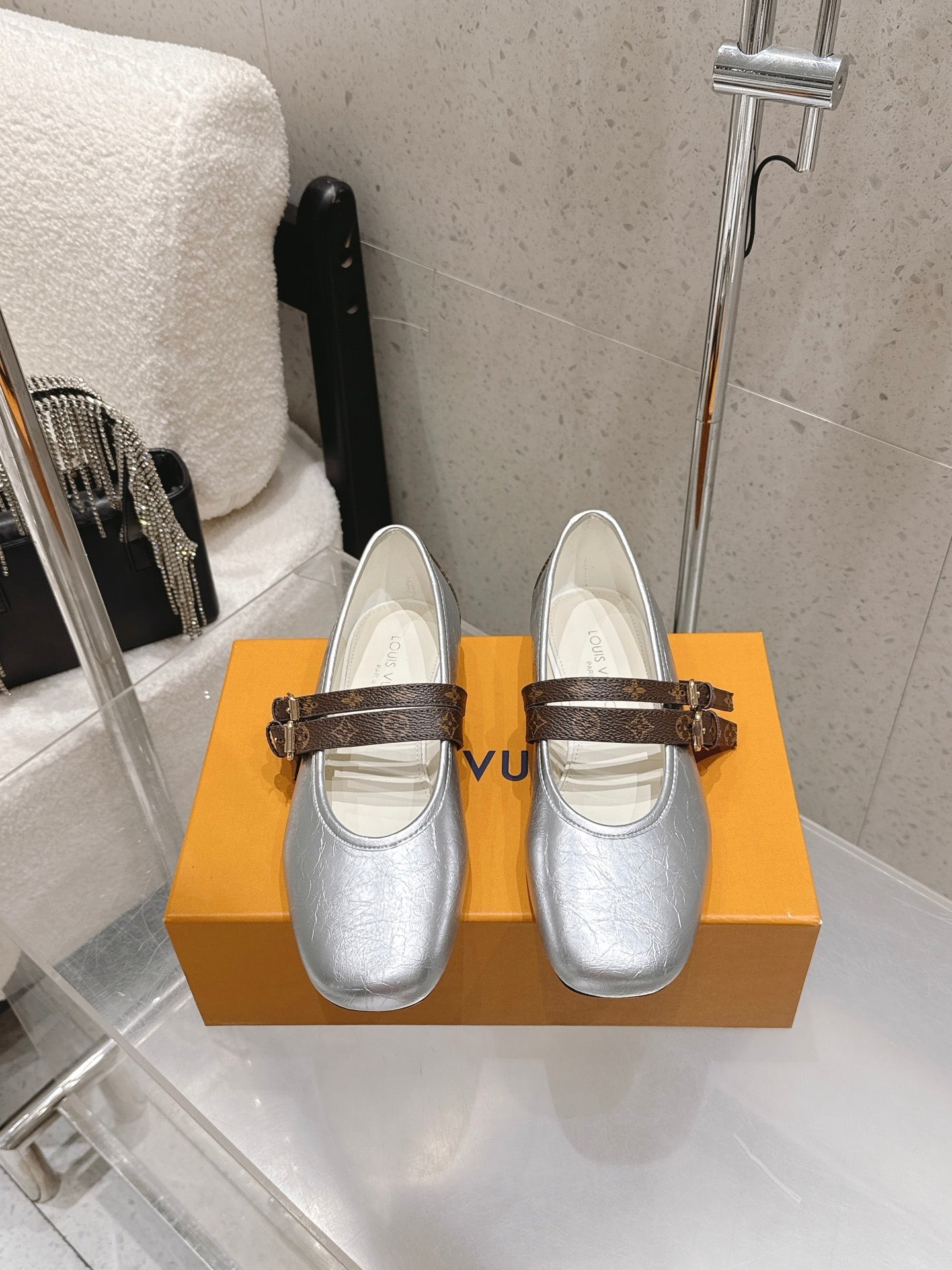 LV 26S MARY JANE FLATS IN SILVER CRINKLED CALFSKIN WITH BROWN MONOGRAM STRAP