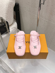LV 26S FLAT MULES IN PINK PATENT CALFSKIN