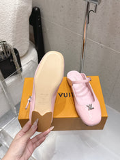 LV 26S FLAT MULES IN PINK PATENT CALFSKIN