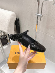 LV 26S FLAT MULES IN BLACK PATENT CALFSKIN