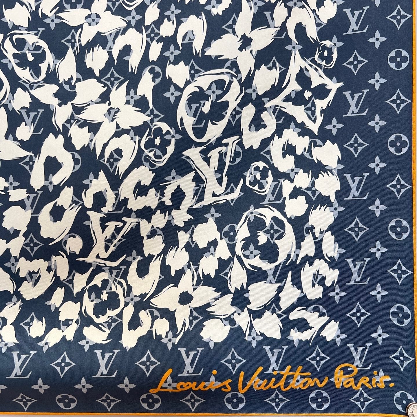 LV 26S SCARF 90 IN SILK 318399