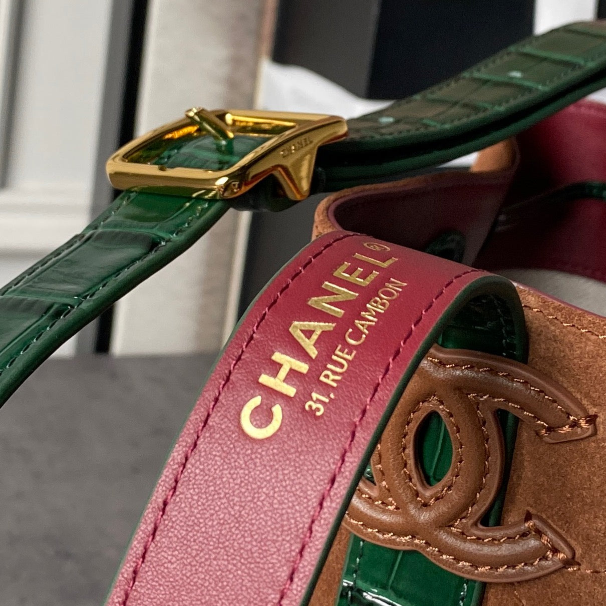 CHANEL 26S BUCKET BAG 18 IN BROWN QUILTED SUEDE AND GREEN LEATHER