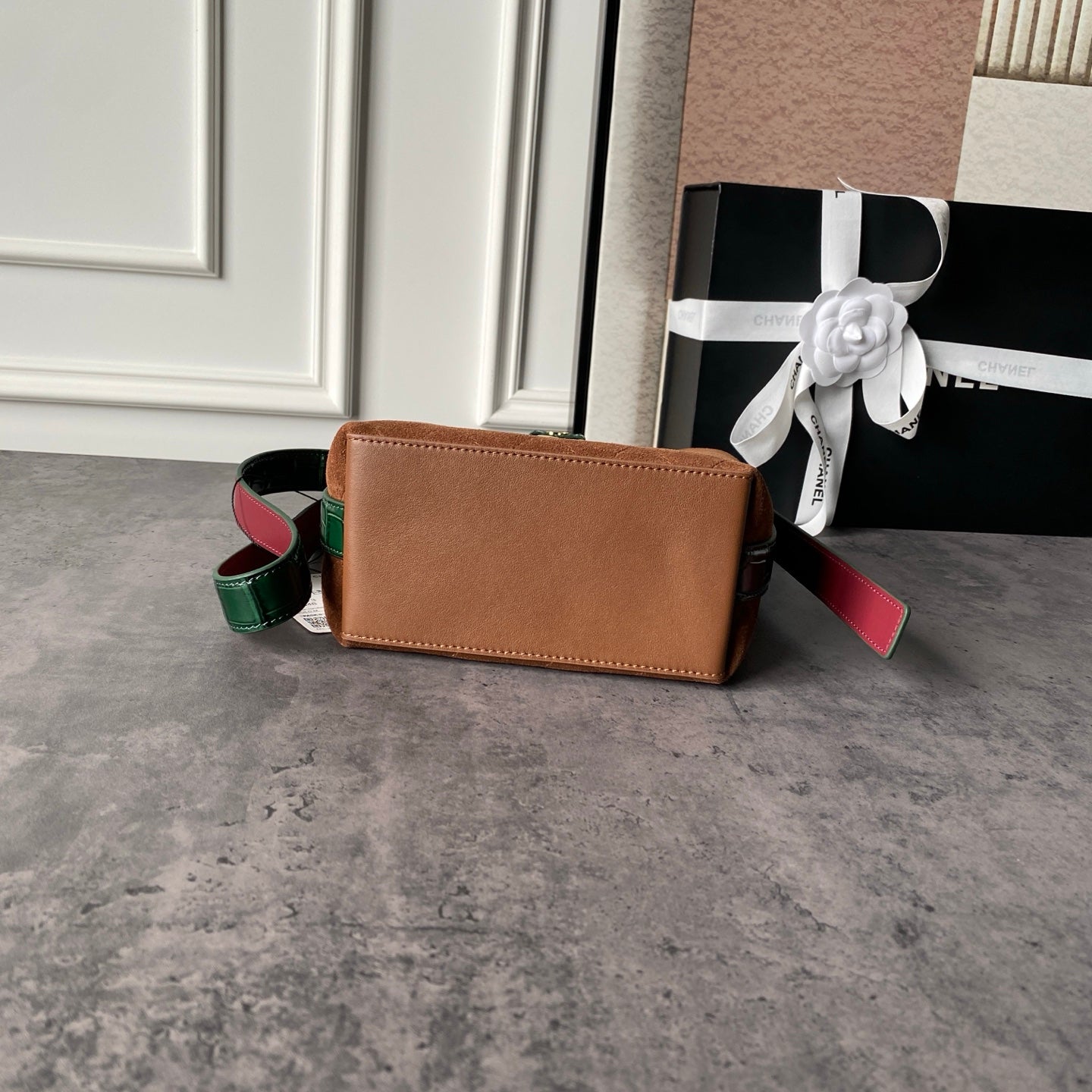 CHANEL 26S BUCKET BAG 18 IN BROWN QUILTED SUEDE AND GREEN LEATHER