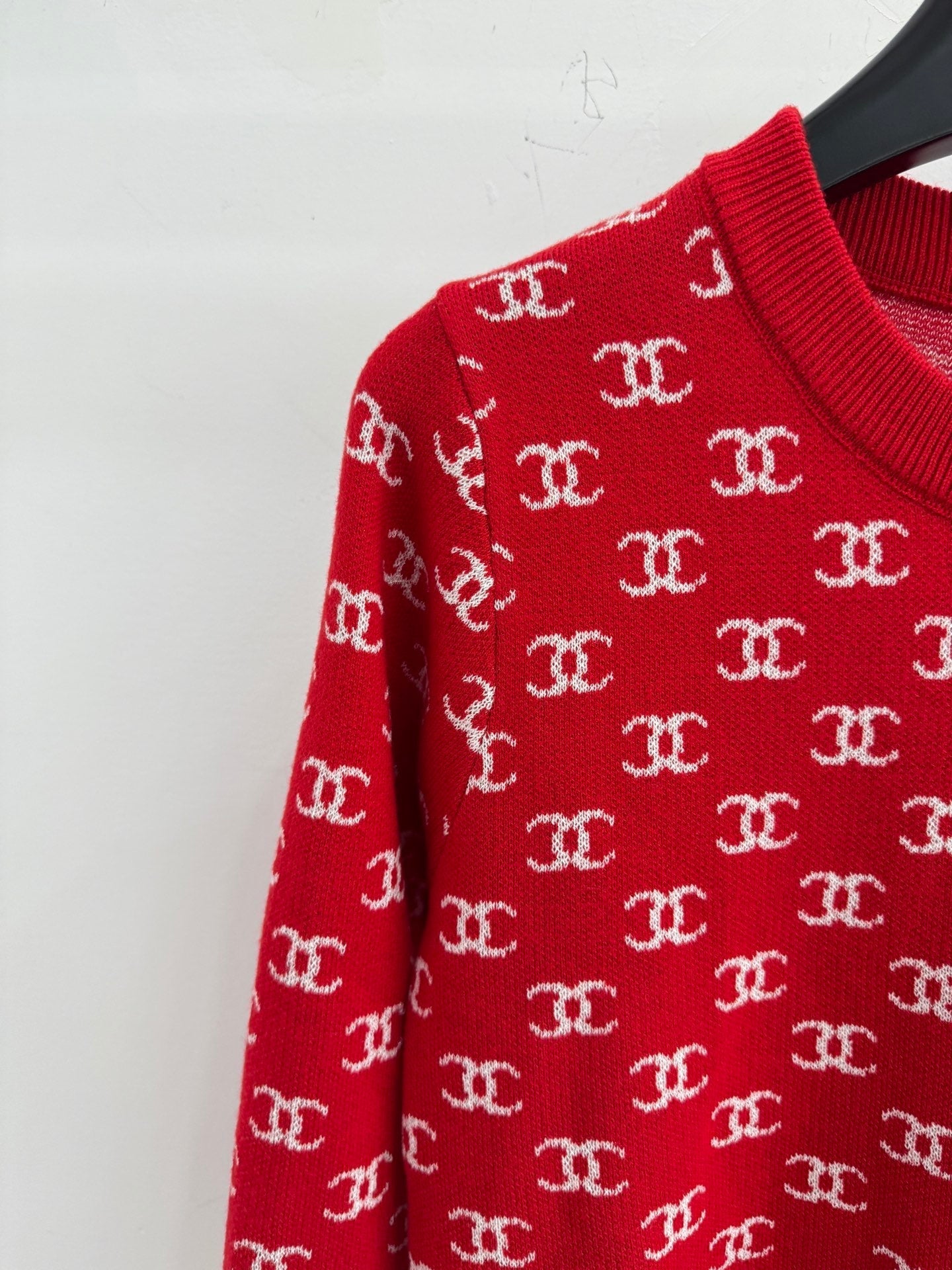 CHANEL 26S CREW NECK SWEATER 740